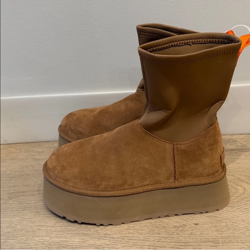 UGG Classic Dipper Boots NWT